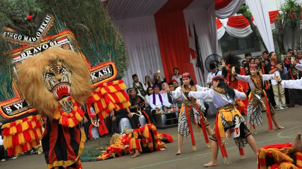 10 Contoh Warisan Budaya Tak Benda 10 Contoh Warisan Budaya Tak Benda